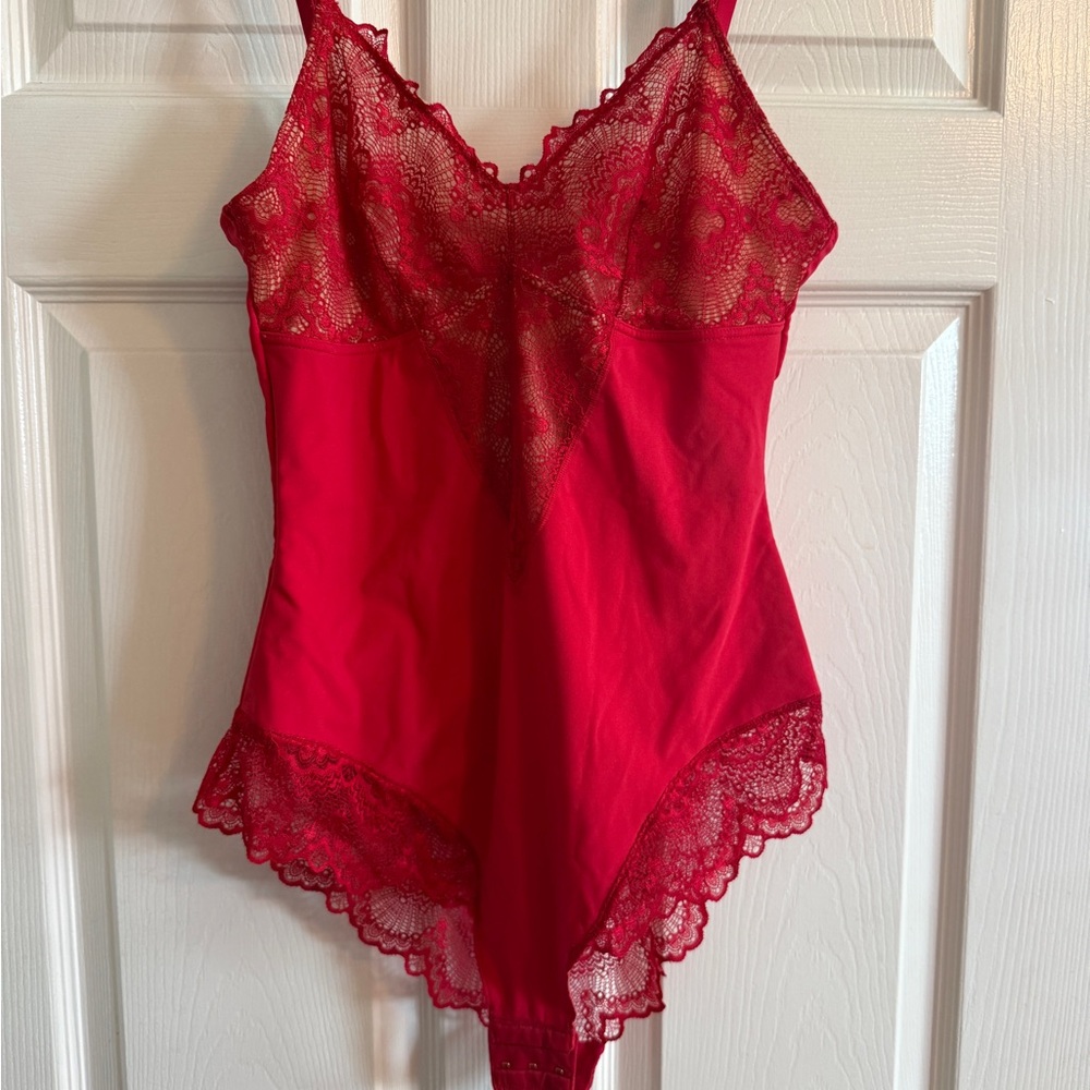 NWOT Pinsy Sculpting Lace Shapewear Bodysuit in Red